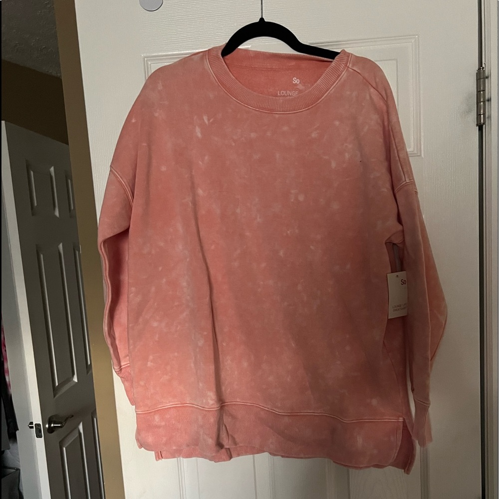 NWT‼️Juniors' SO® Long Sleeve Favorite Crewneck Sweatshirt -Coral Lei - Picture 1 of 3